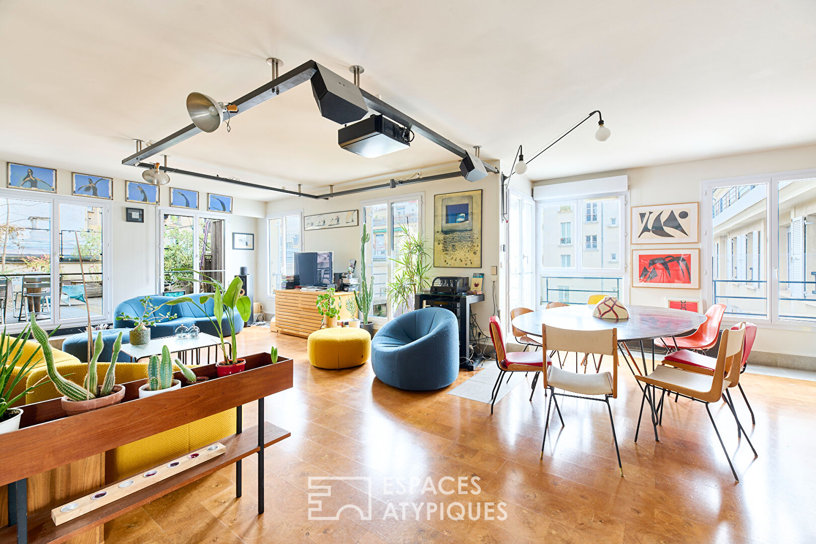 Duplex with terraces on the top floor