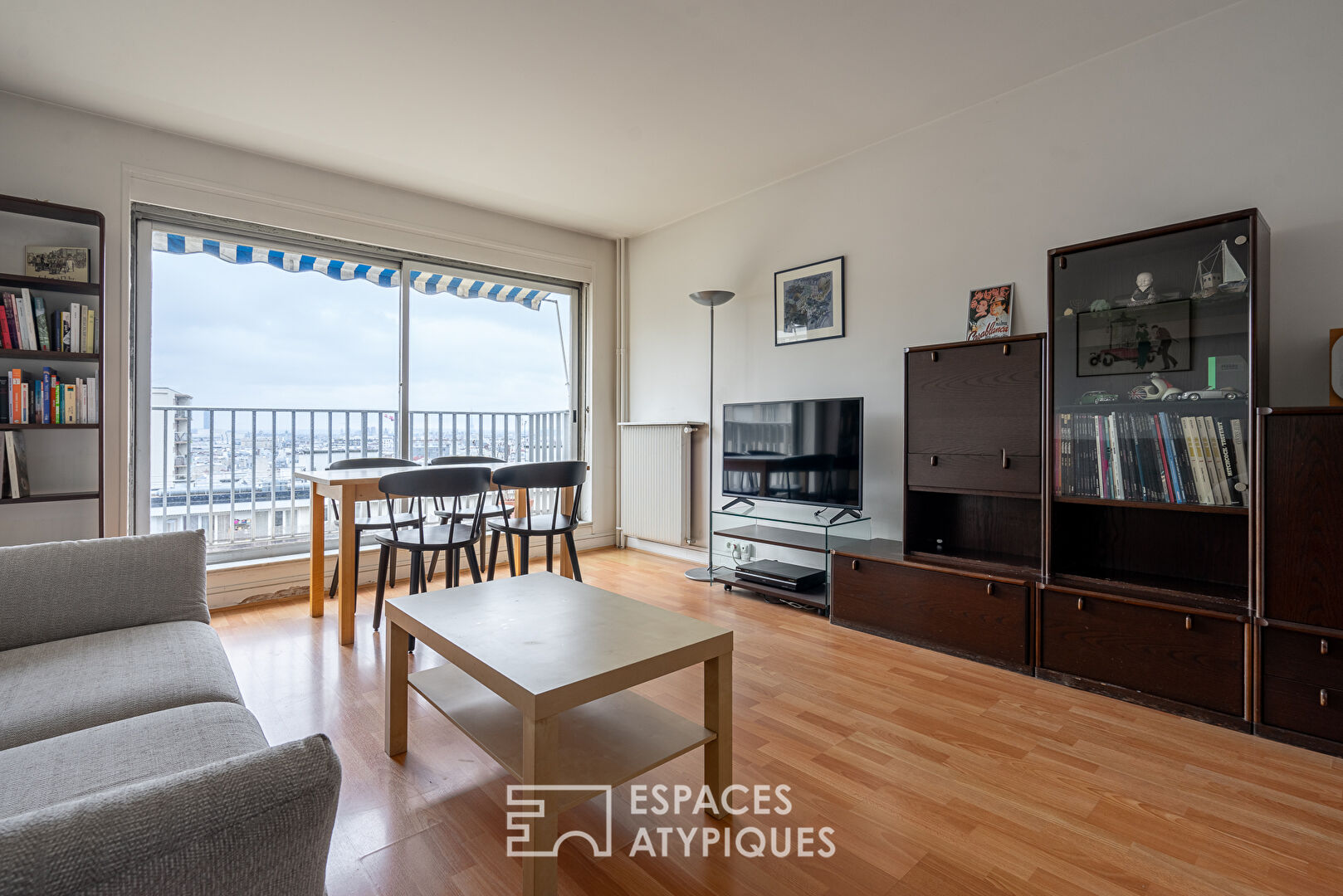 Crossing apartment with view of the monuments