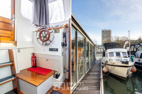 Bateau de plaisance avec terrasse couverte