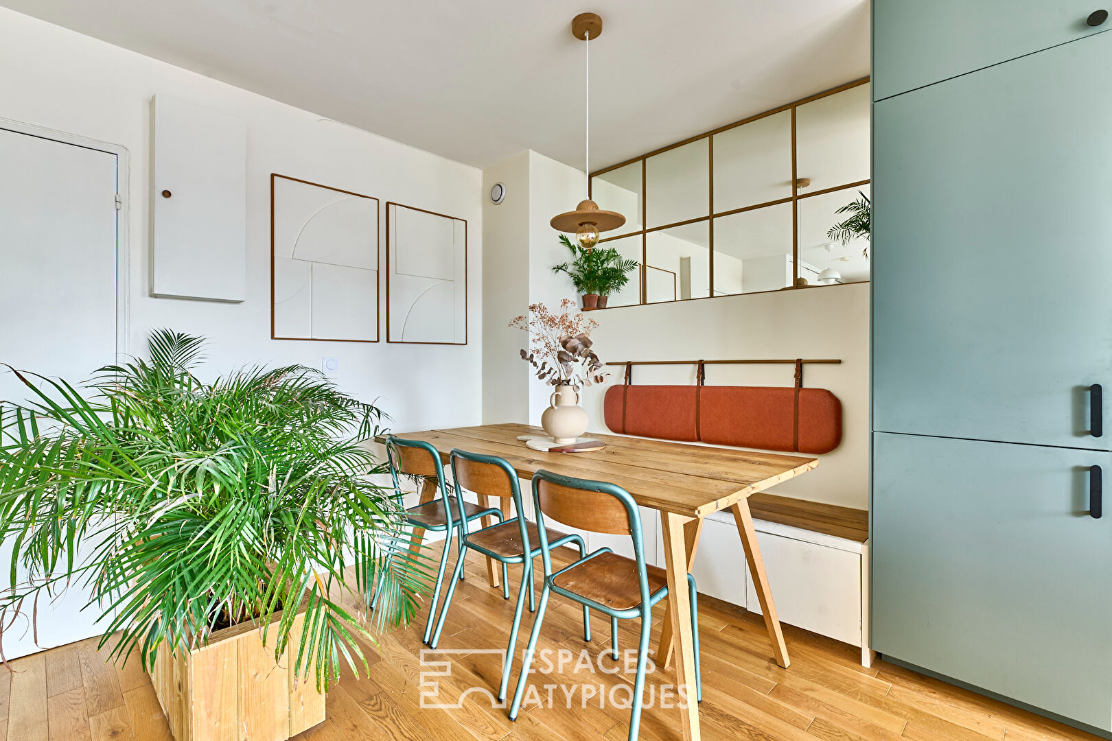 Appartement avec balcon en étage élevé et rénové par architecte