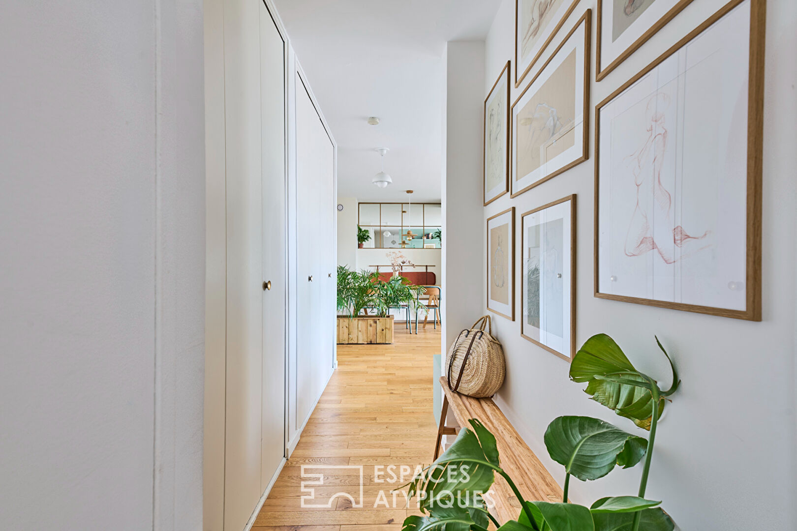 Appartement avec balcon en étage élevé et rénové par architecte