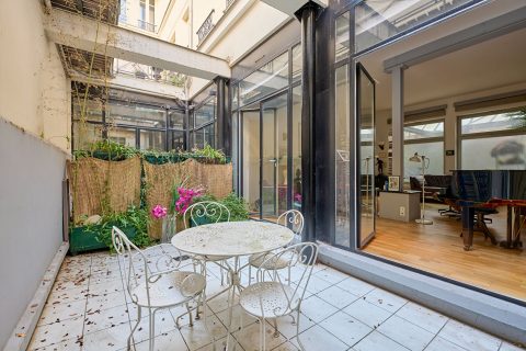 Place Voltaire, loft with patio in former shower baths