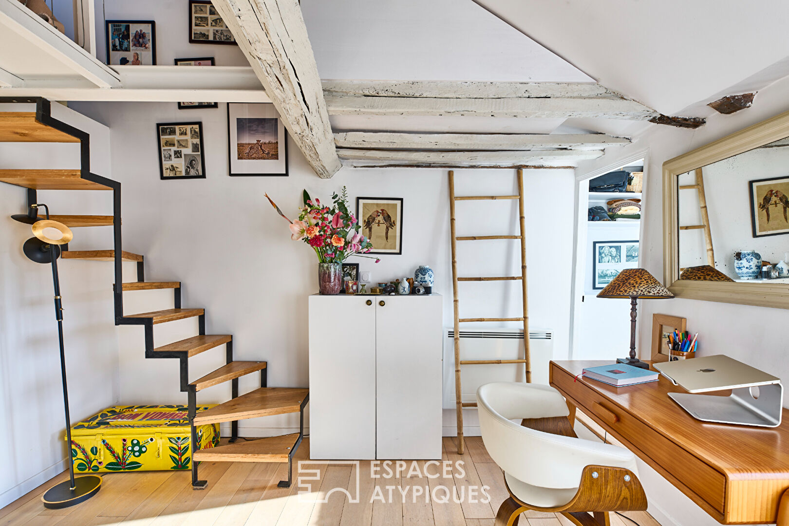 Appartement avec terrasse dans le Marais en dernier étage