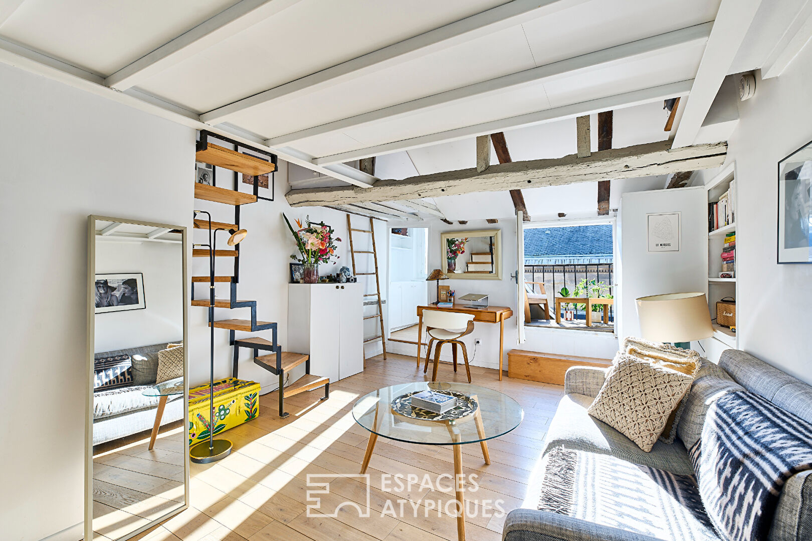 Appartement avec terrasse dans le Marais en dernier étage