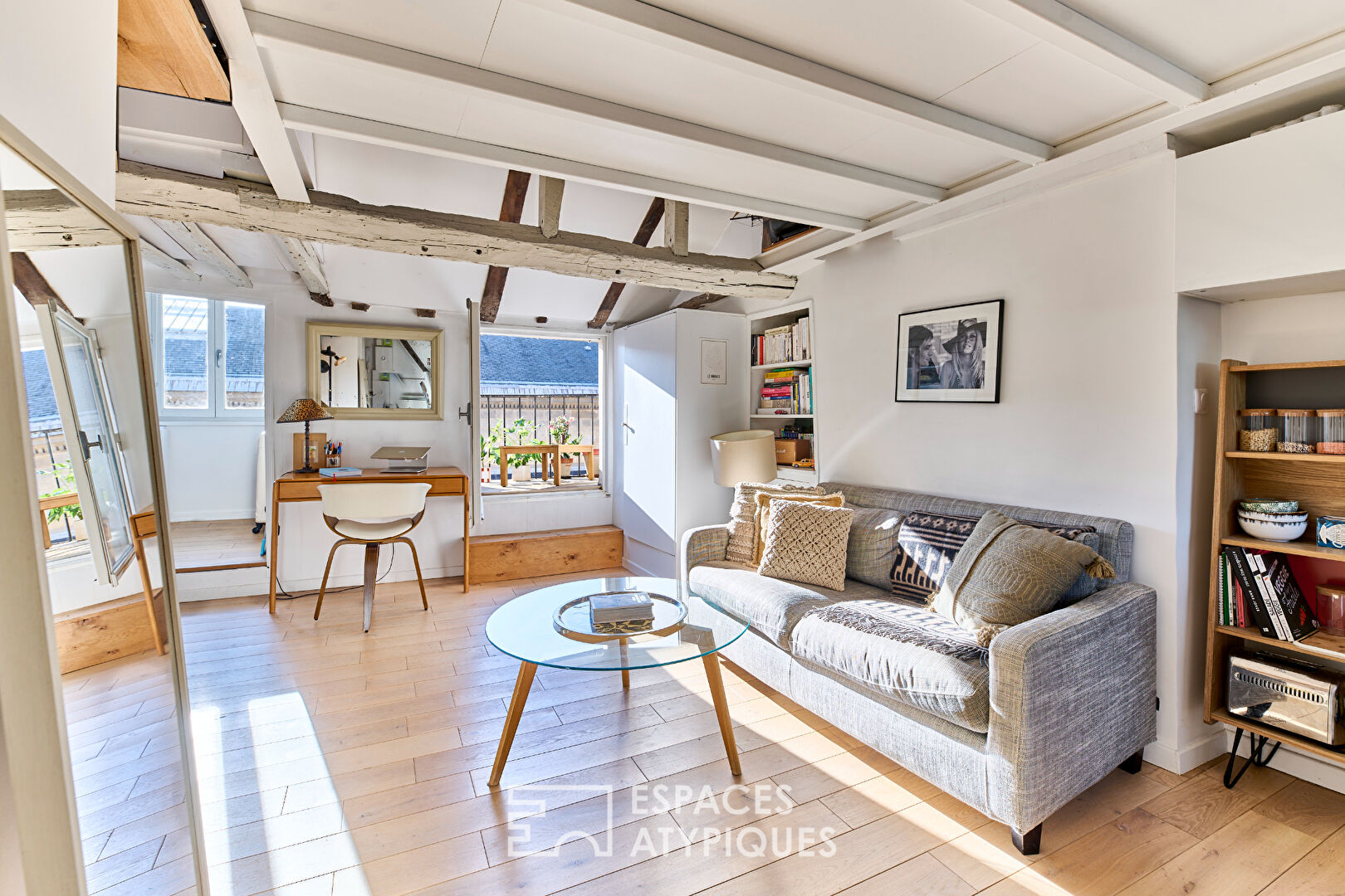 Appartement avec terrasse dans le Marais en dernier étage