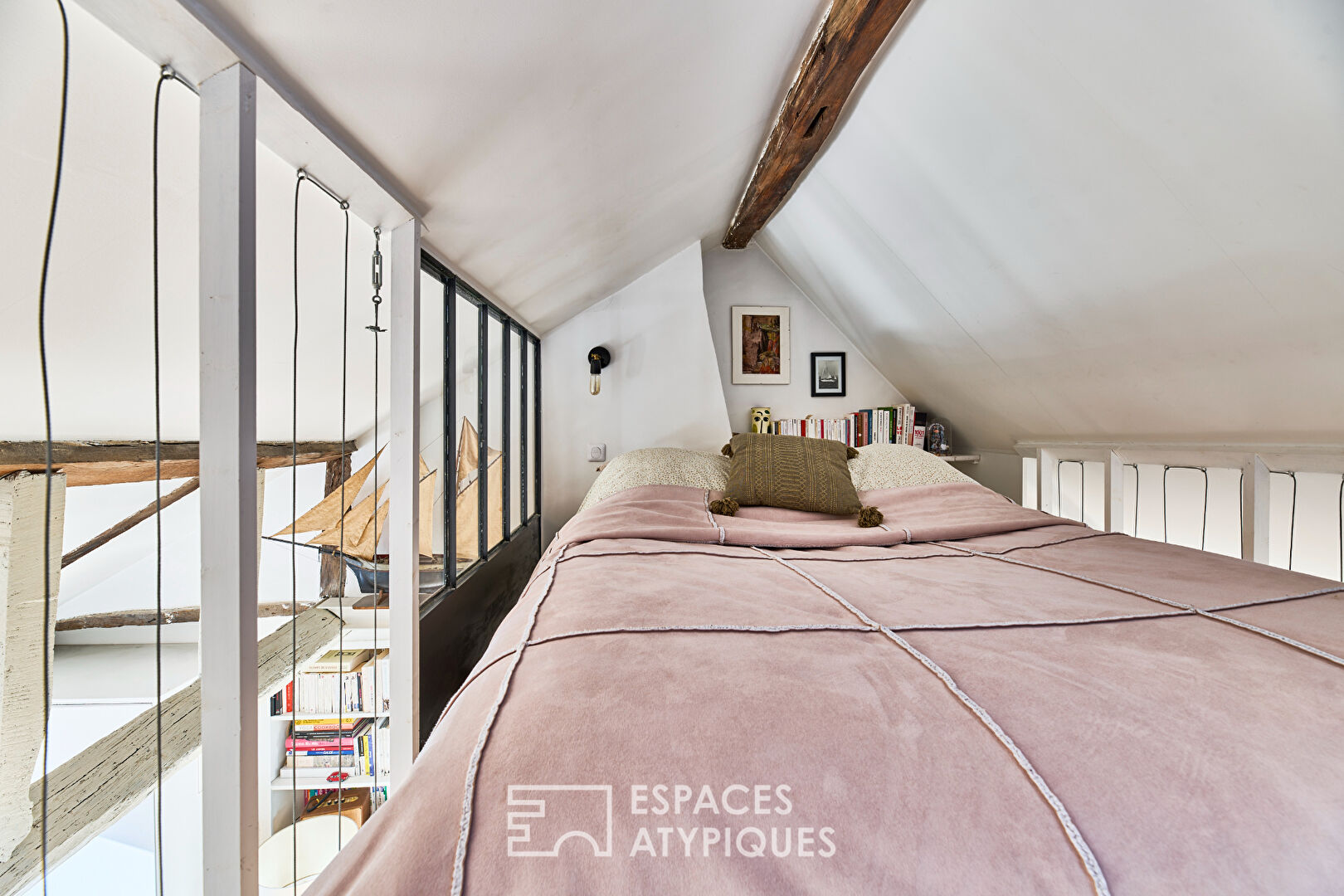 Appartement avec terrasse dans le Marais en dernier étage