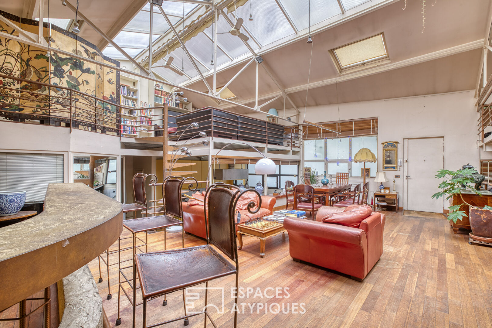 Loft industriel sur cour avec jouissance d’une terrasse