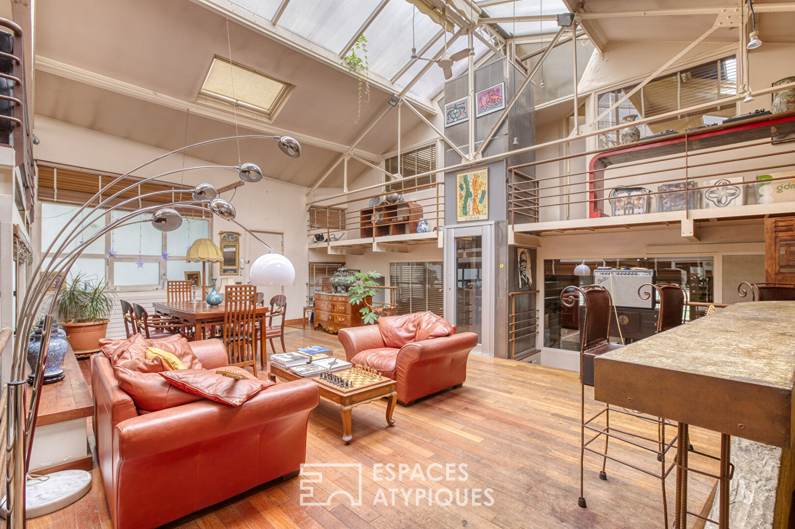 Loft industriel sur cour avec jouissance d’une terrasse