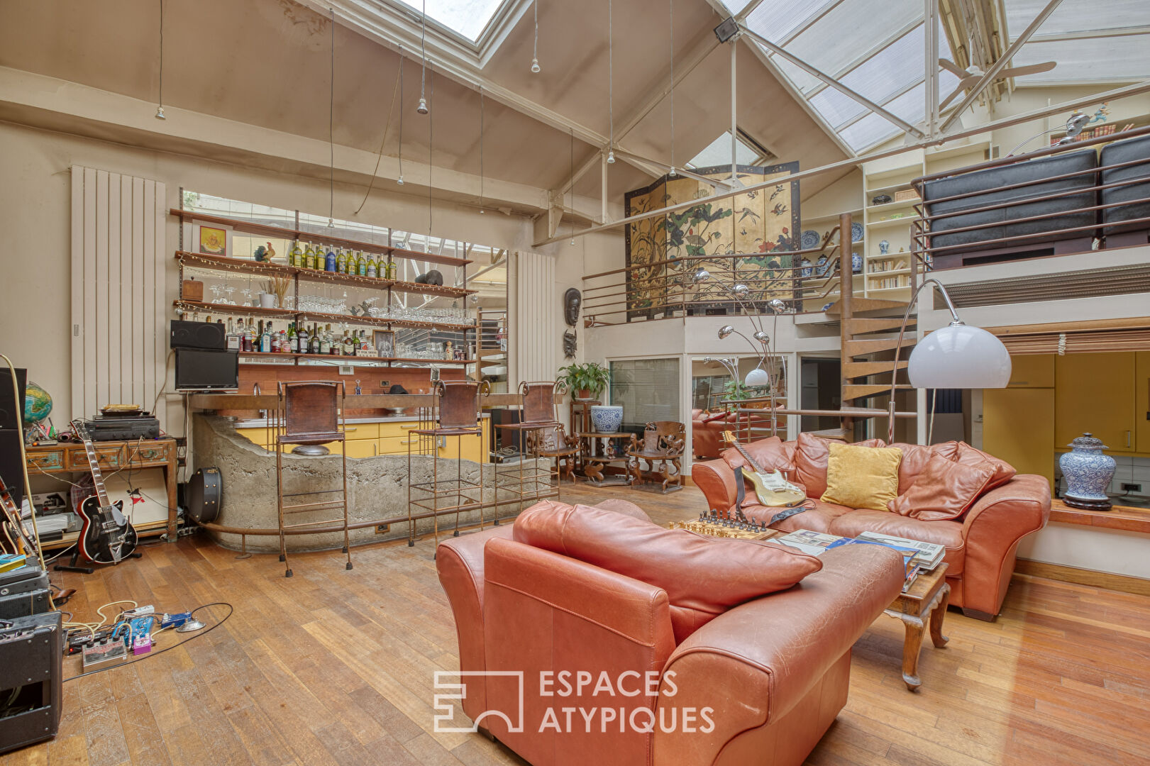 Loft industriel sur cour avec jouissance d’une terrasse