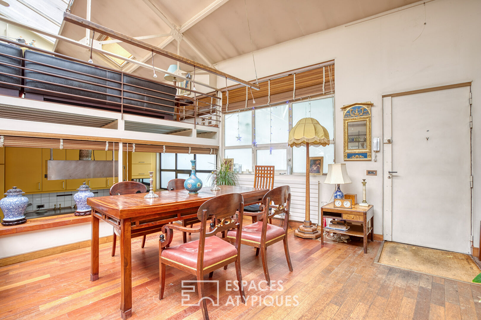 Loft industriel sur cour avec jouissance d’une terrasse