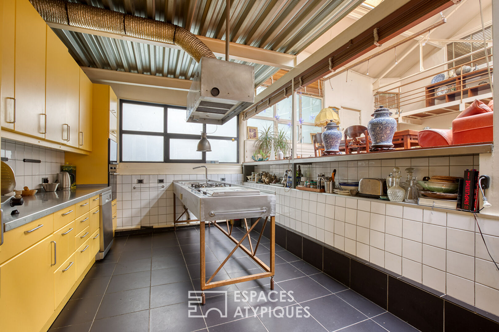 Loft industriel sur cour avec jouissance d’une terrasse