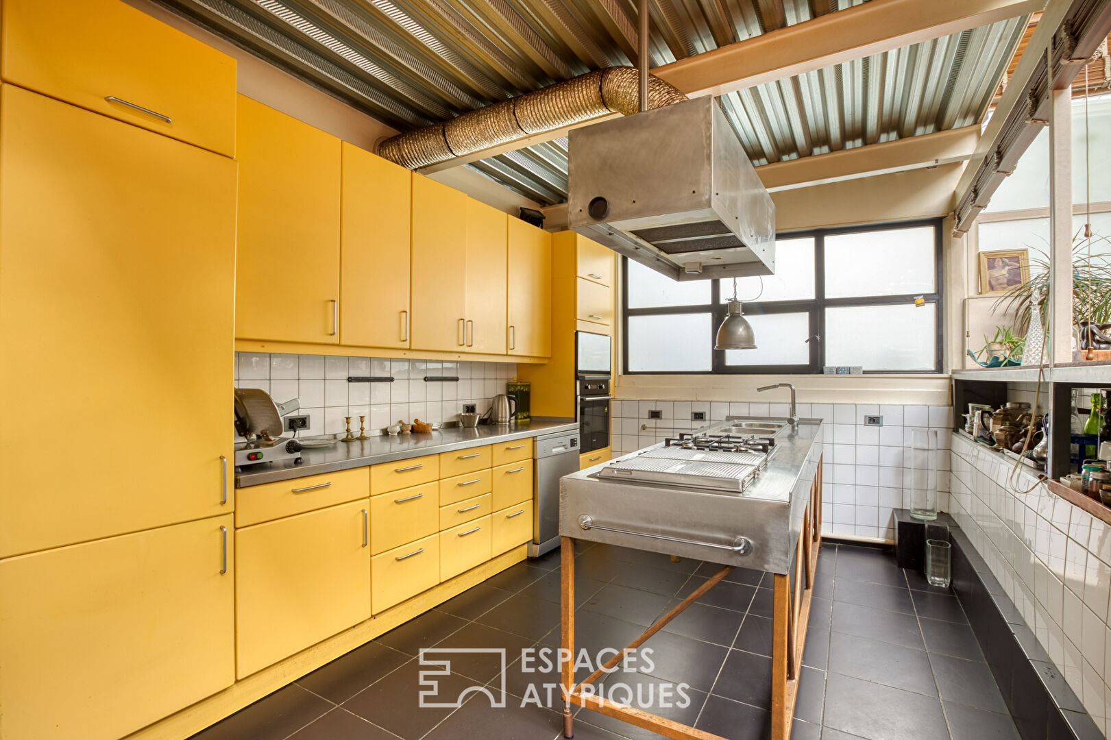 Loft industriel sur cour avec jouissance d’une terrasse