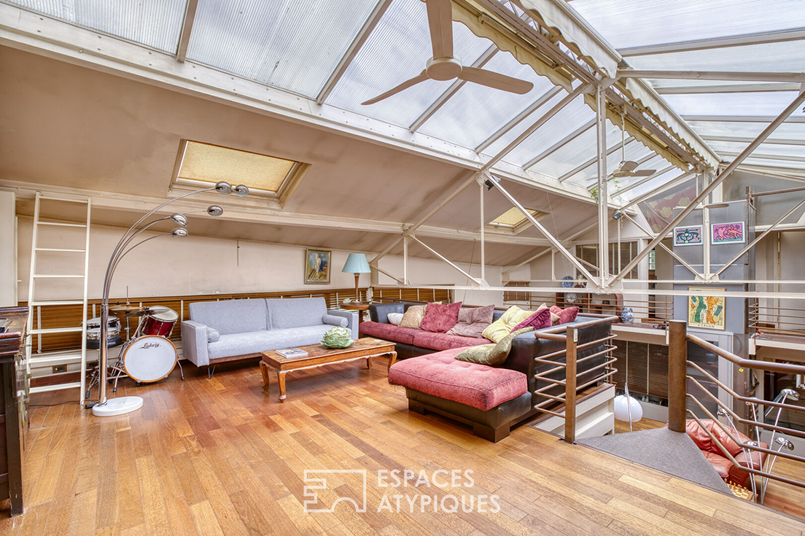 Loft industriel sur cour avec jouissance d’une terrasse