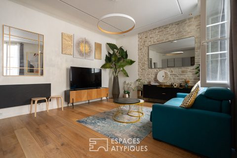 Renovated apartment in the heart of a paved courtyard in the Marais