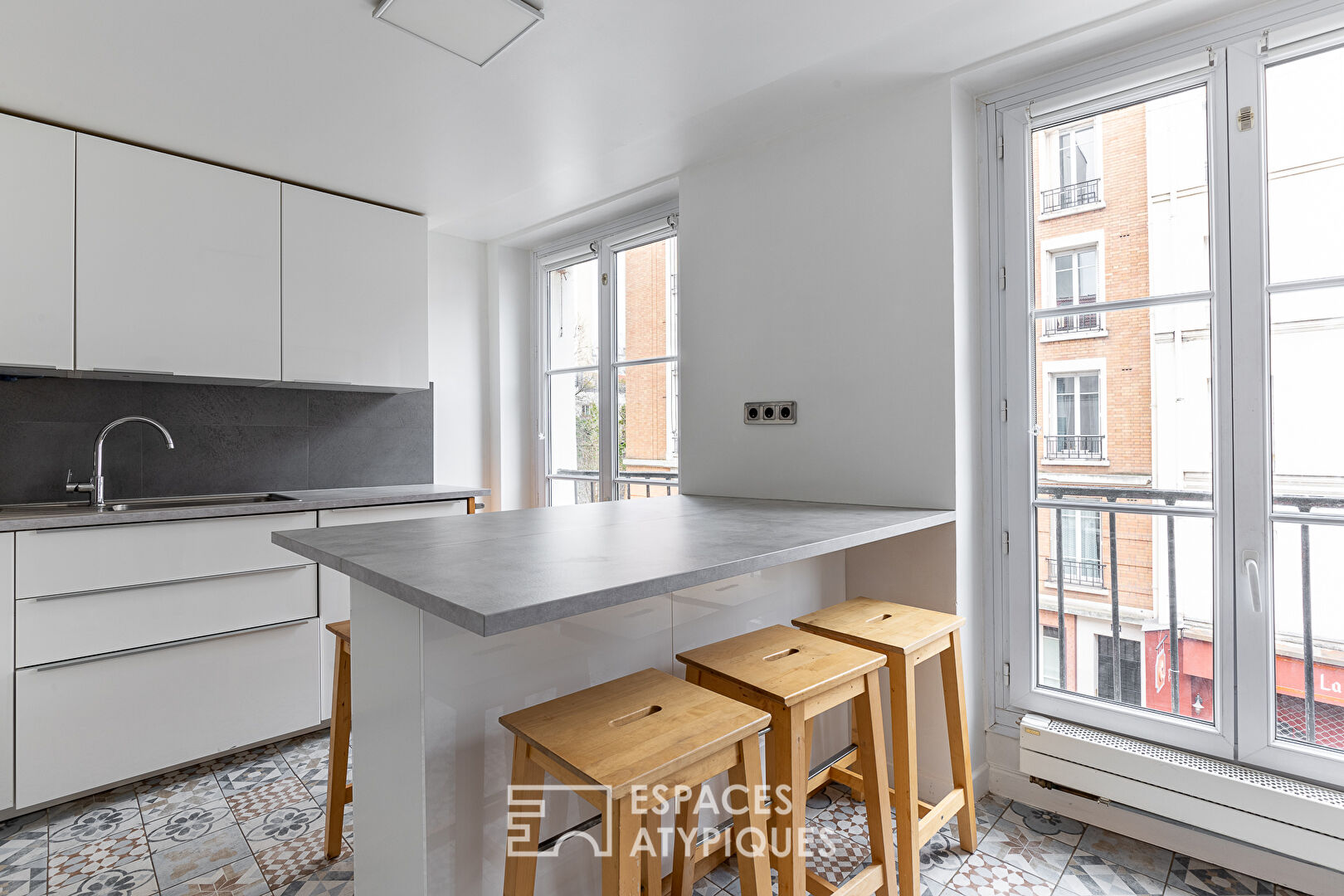 Appartement traversant dans un ancien couvent, proche Nation