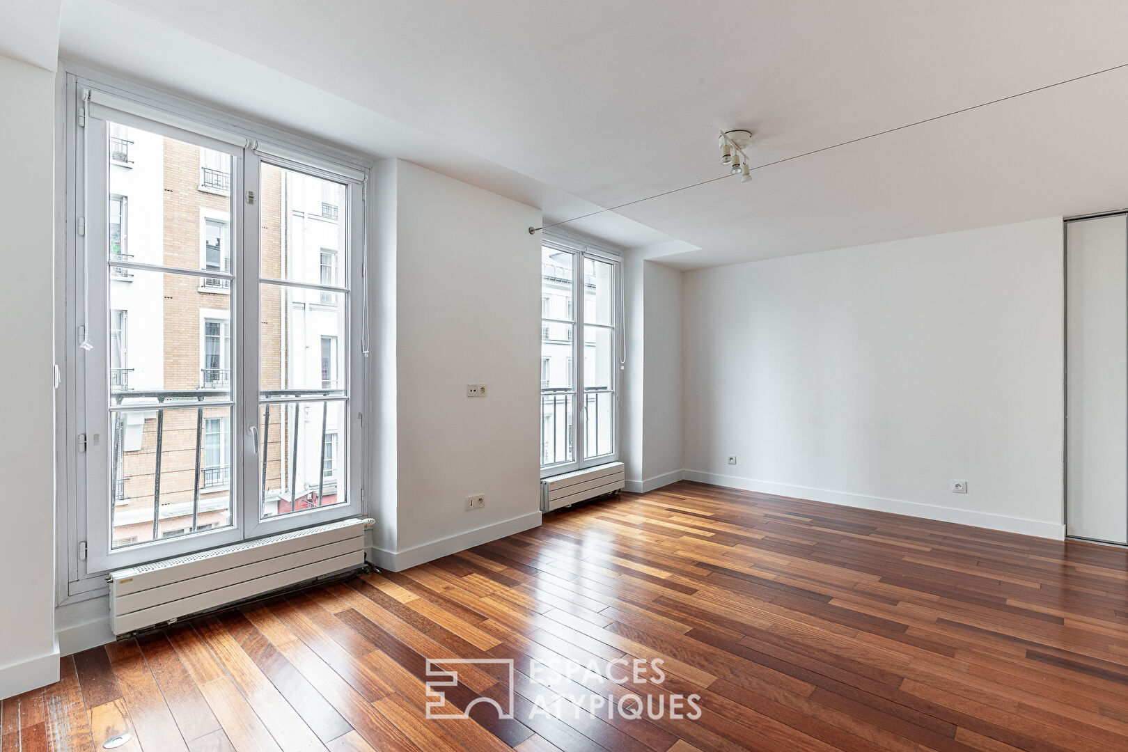 Appartement traversant dans un ancien couvent, proche Nation