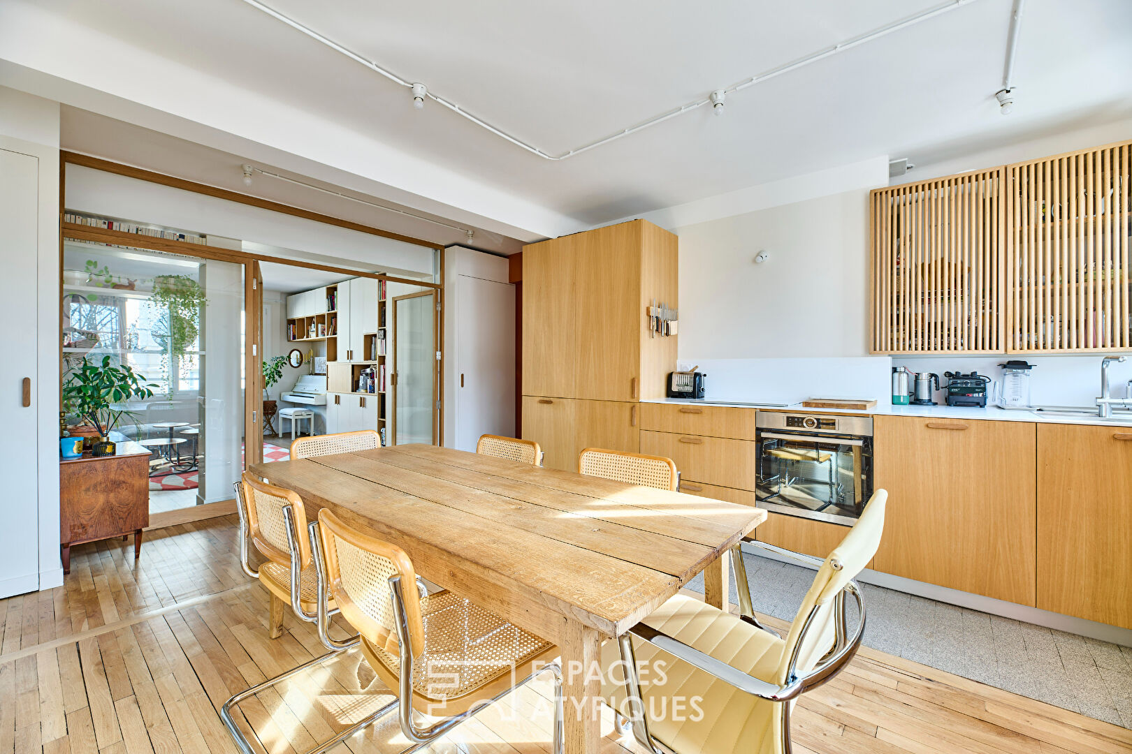 Renovated apartment at the foot of the Buttes Chaumont