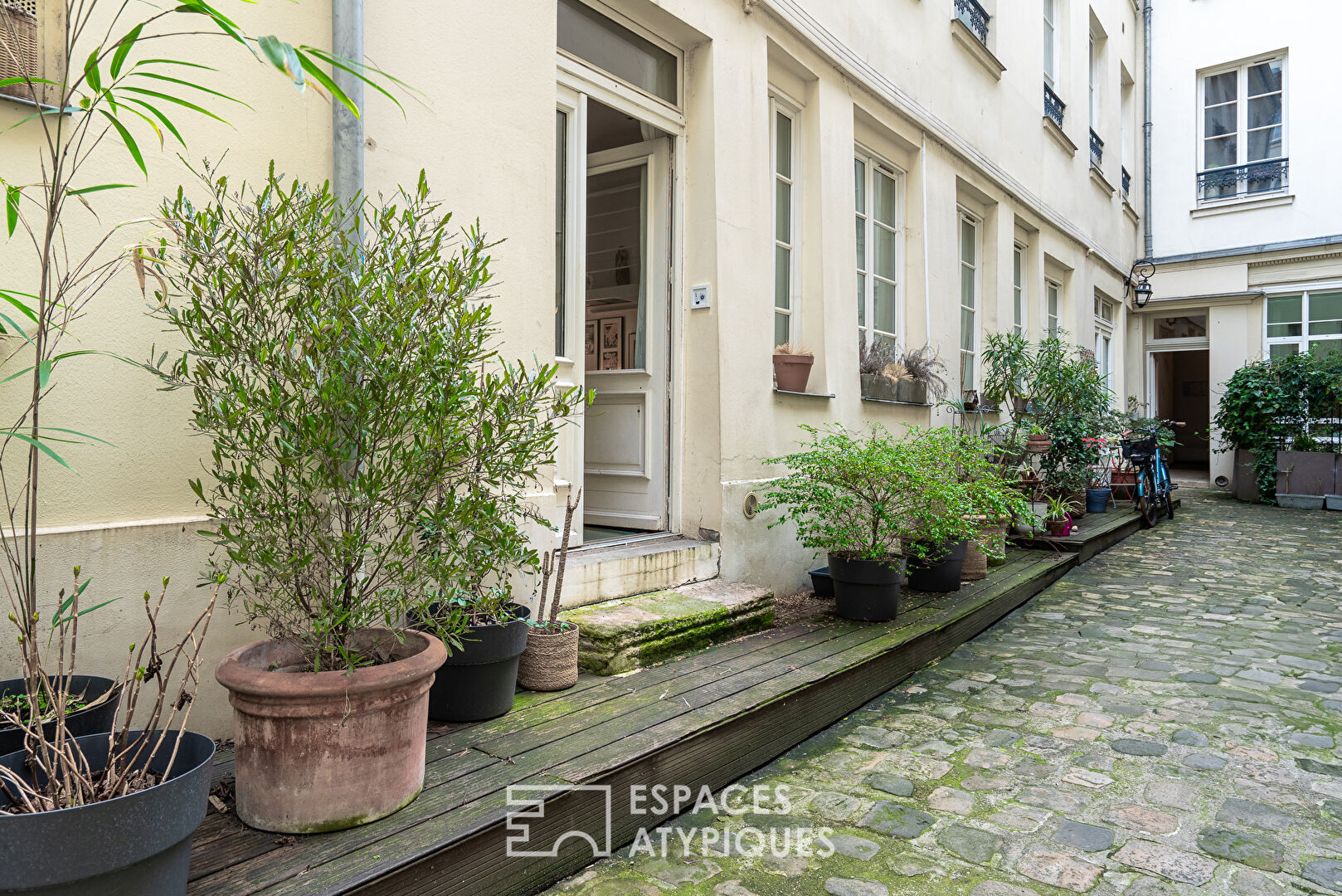 Mini loft avec terrasse sur cour