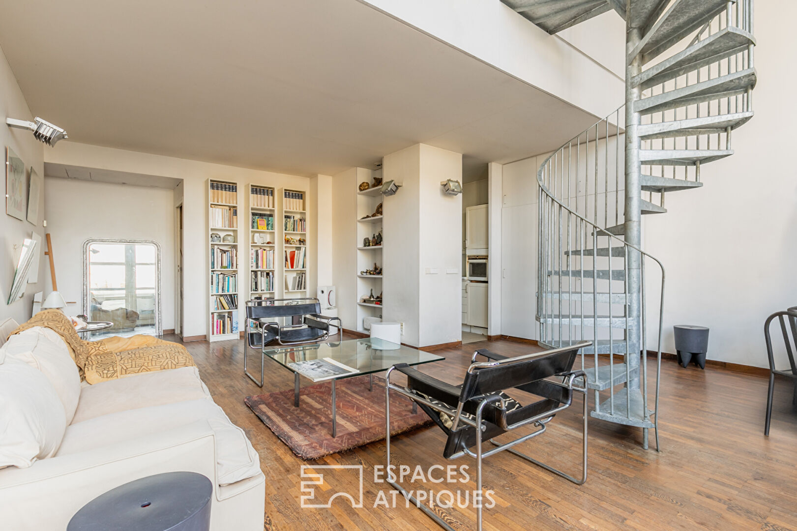 Modular loft in a former biscuit factory in Buttes Chaumont